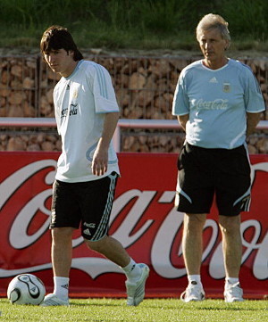 Messi dan Pekerman di 2006 (AFP/Daniel Garcia)