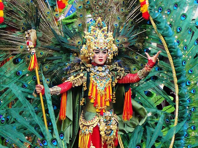 Foto Garuda  Hingga Barong 10 Kostum  Terunik Jember 