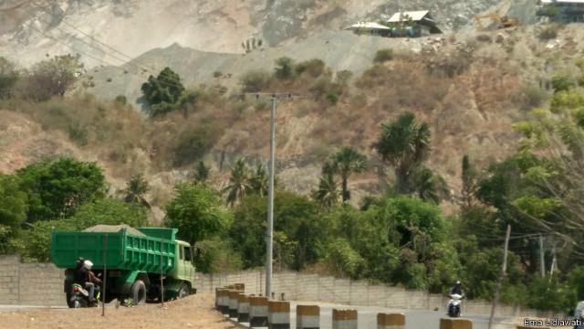 Gambar Mobil Truk Pengangkut - Rommy Car