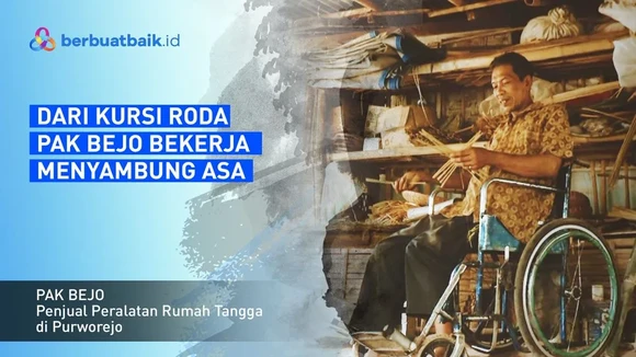 Asa Pak Bejo, Tempuh Puluhan Kilo Berjualan Sapu dengan Kursi Roda
