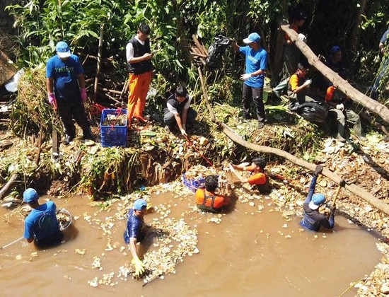 Banner 1 Ayo jadi #keluargabaik