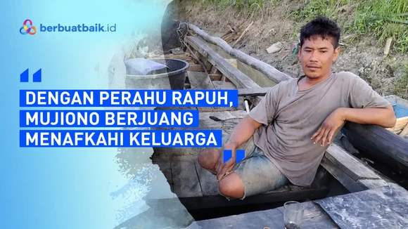 Dengan Perahu Lapuk, Mujiono Terus Berjuang Menafkahi Keluarga