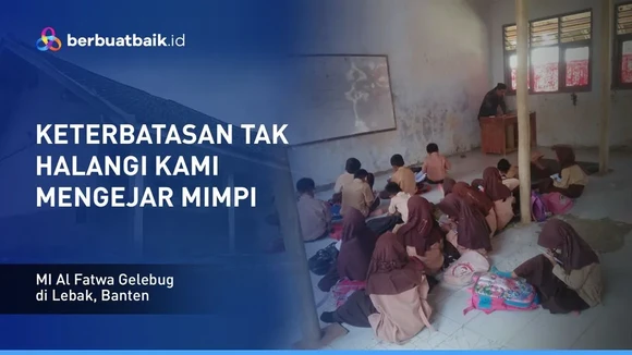 Prihatin! Siswa MI Al Fatwa Gelebug Belajar Tanpa Bangku dan Kursi di Kelas Terbatas