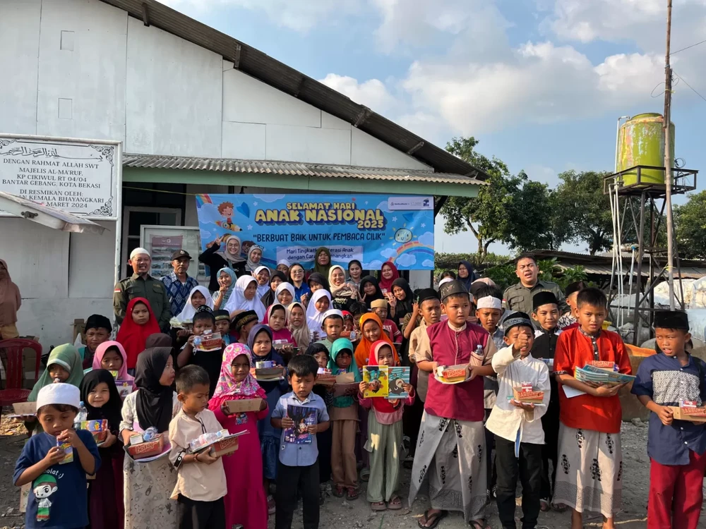 Hari Anak Nasional, berbuatBaik.id dan Solidaritas Erlangga Donasikan Ratusan Buku ke Anak Pemulung & Petani