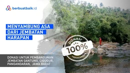 Tak Ada Jembatan, Warga Desa Pagerbumi Pertaruhkan Nyawa Sebrangi Sungai