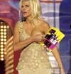 Di Panggung MTV Awards Anna Nicole Pamer Payudara
