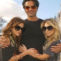 Si Kembar Olsen Tolak John Stamos?