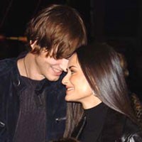 Ashton Kutcher-Demi Moore Menikah?