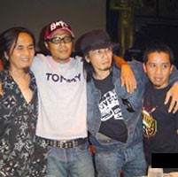 Jamrud Siapkan Kostum Bertopeng