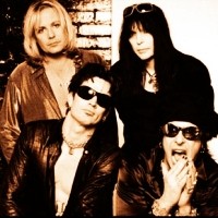 Motley Crue Cari Fans yang Hilang