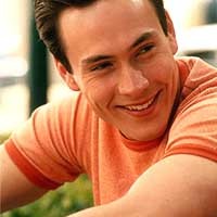 Mabuk, Chris Klein Didenda $1.800