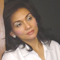 Nia Daniaty, Wajah Pucat Mata Sembab