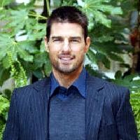 Tom Cruise Kagumi Gadis  Lain