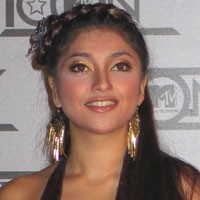 Sarah Azhari Hantam Infotainment