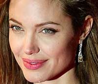 Angelina Jolie Pelanggan Tetap Sex Shop