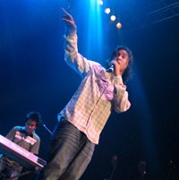 Jadi Idola, Ello Makin Belagu?