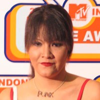 Melanie Tergoda Mahdi Petir?