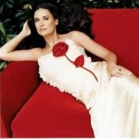 Demi Moore Buka-bukaan di Harpers Bazaar