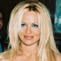 Bryan Adams Luluhkan Hati Pamela Anderson