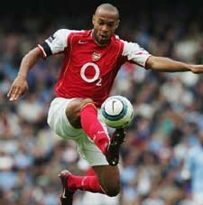 Henry Buat Arsenal Menunggu