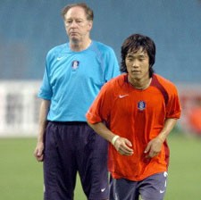 Pelatih Korea Mundur