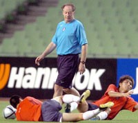 Pelatih Korea Mundur