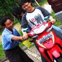 10 Langkah Aman Naik Motor 