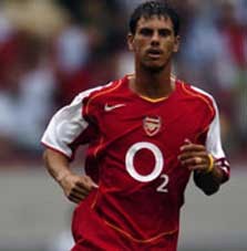 West Ham Pinjam Aliadiere