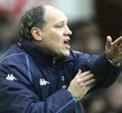 Spurs Perpanjang Kontrak Jol