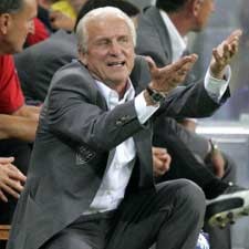 Trapattoni Incar Kemenangan Pertama