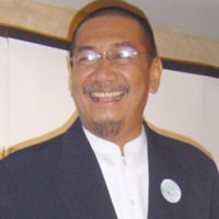 Deddy Mizwar Siapkan Sepatu Merah