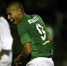 Gladbach Datangkan Striker Brasil 