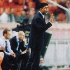 Rijkaard Siap Tambah Kontrak