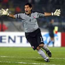 Tukaran Kaos, Kiper Chili Dikecam