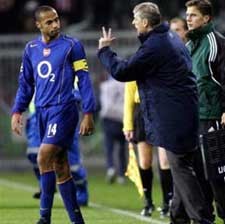 Henry & Ljungberg Absen Lawan Boro