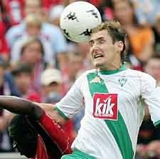 Bremen Permalukan Kaiserslautern