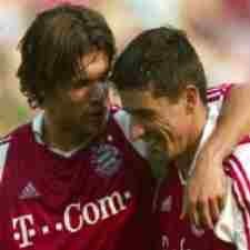 Makaay Siap, Ballack Absen