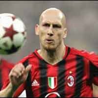 Stam Bantah Akan Pindah