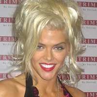 Anna Nicole Smith 5 Kali Operasi Payudara