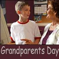 Anak-Anak Ajari Eyangnya tentang Internet