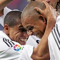 Ronaldo Pimpin Real ke Papan Atas