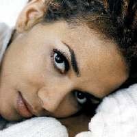 Halle Berry Kepincut George Clooney