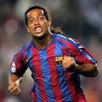 Ronaldinho Dapat Sepatu Emas