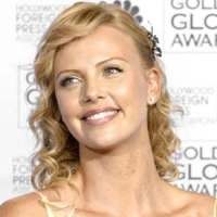Charlize Theron Raih Bintang Walk of Fame