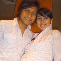 Ari Untung Makan Disuapi Istri