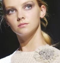 Tampil Elegan a la Badgley Mischka