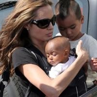 Anak Jolie Tumbangkan Kekasih Aniston