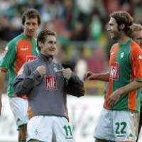 Menang Telak, Bremen Pimpin Klasemen