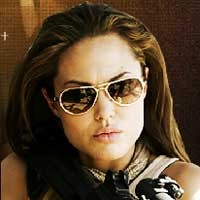 Angelina Jolie Bond Girl Terbaru?