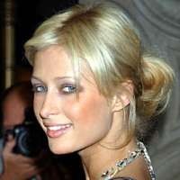 Paris Hilton Jual Cincin Tunangan